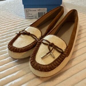 Jack Rogers Millie  Tan and Cream Moccasins Bow